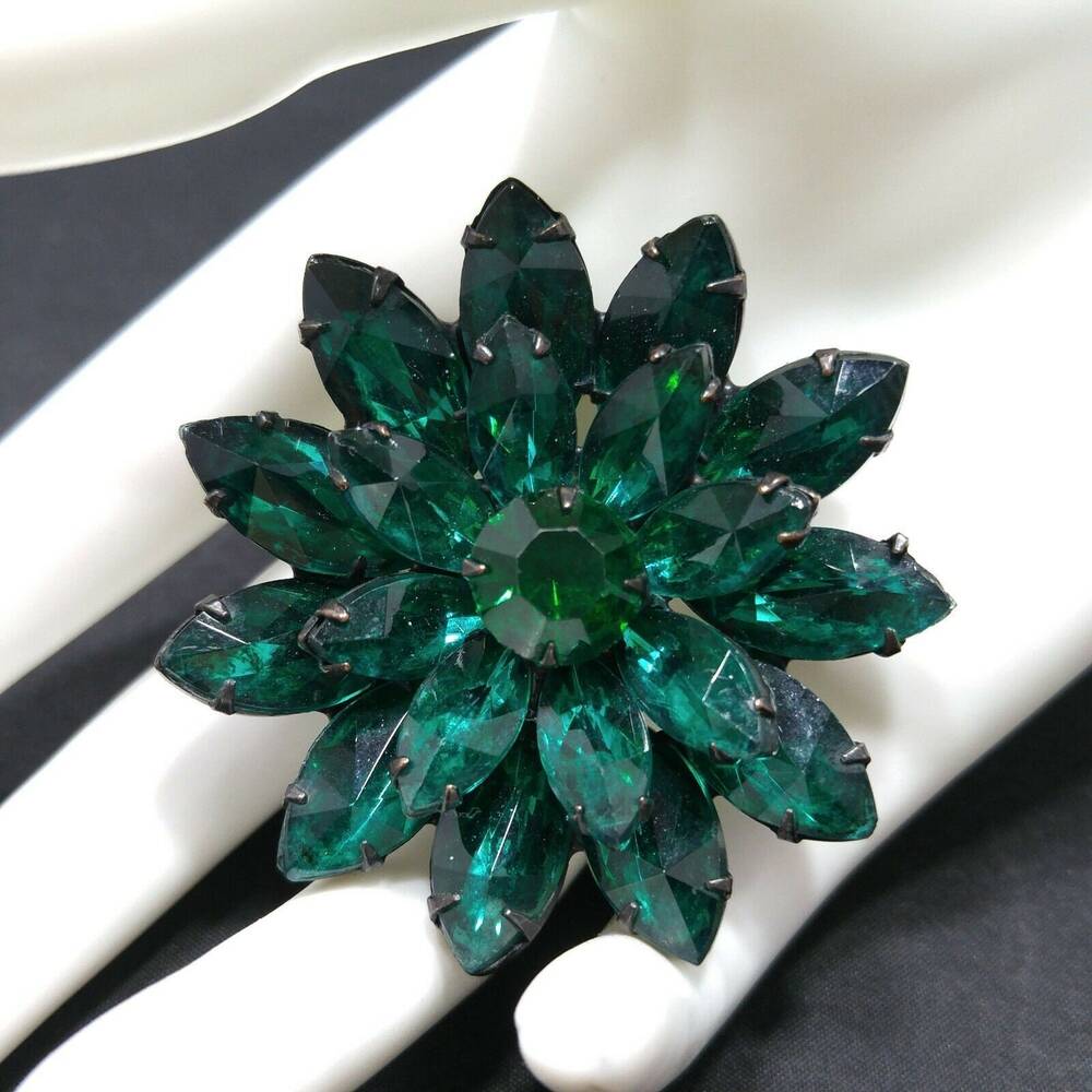 Vintage Emerald Green Rhinestone Japanned Flower Brooch 1950s